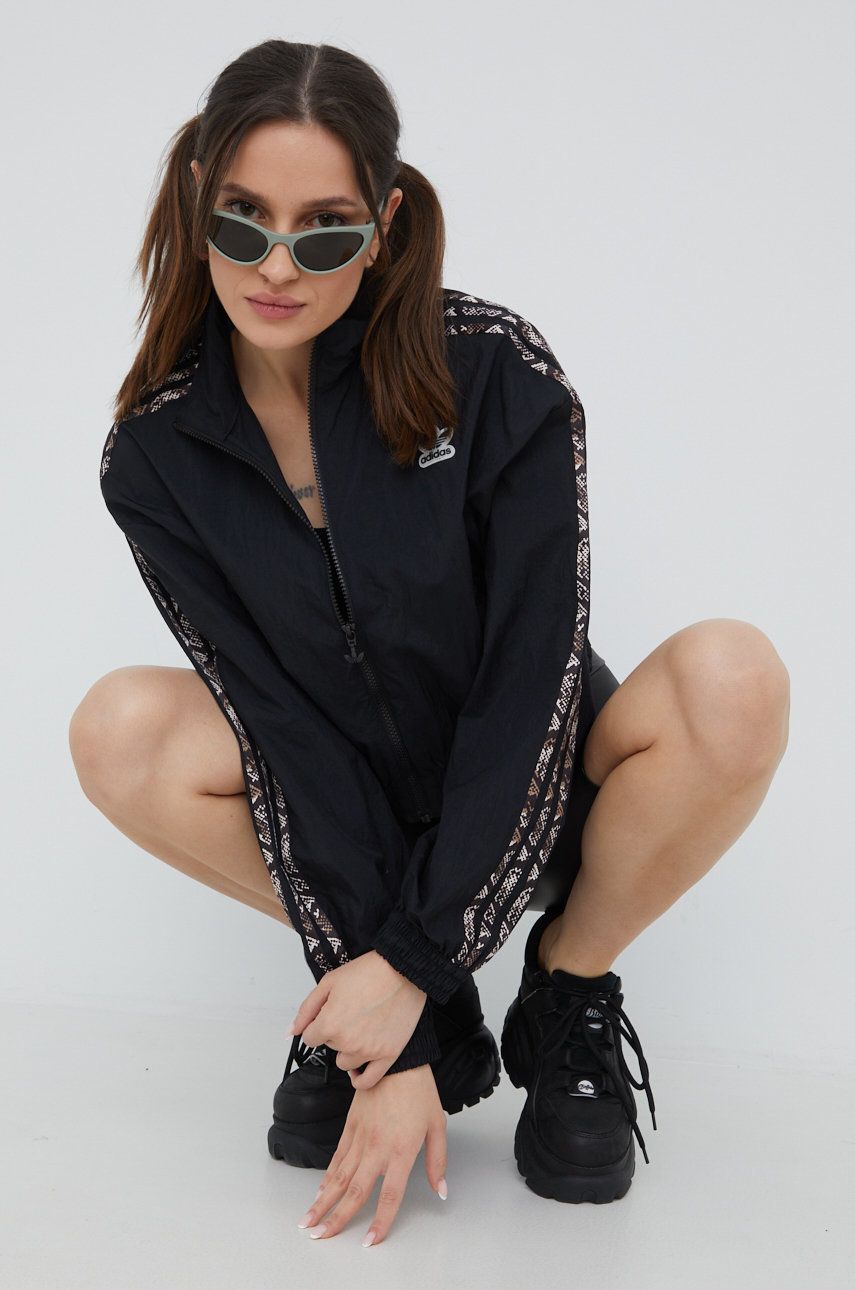 adidas Originals geaca HT5987 femei, culoarea negru, de tranzitie, oversize