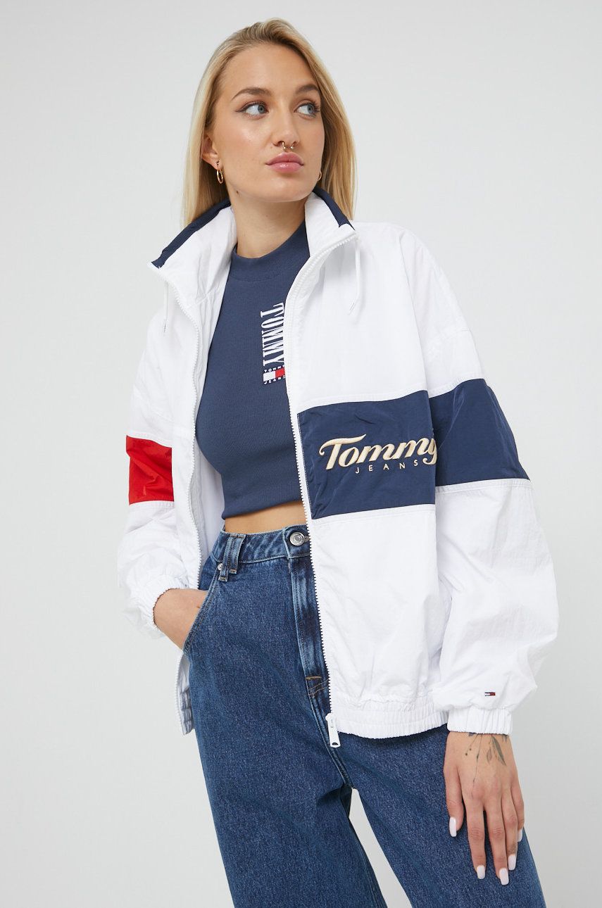 Tommy Jeans geaca femei, culoarea alb, de tranzitie, oversize
