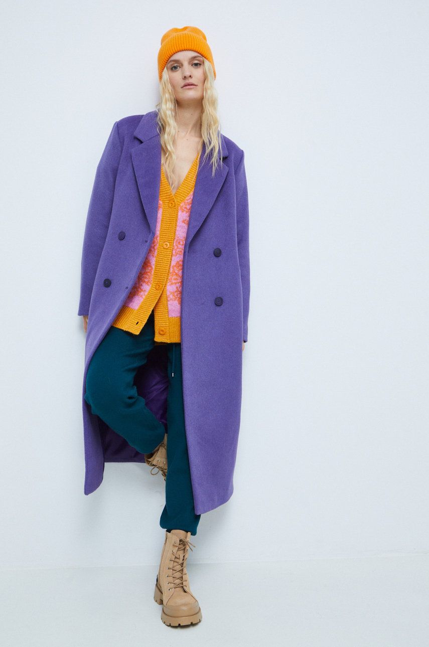Medicine palton din lana culoarea violet, de tranzitie, cu doua randuri de nasturi
